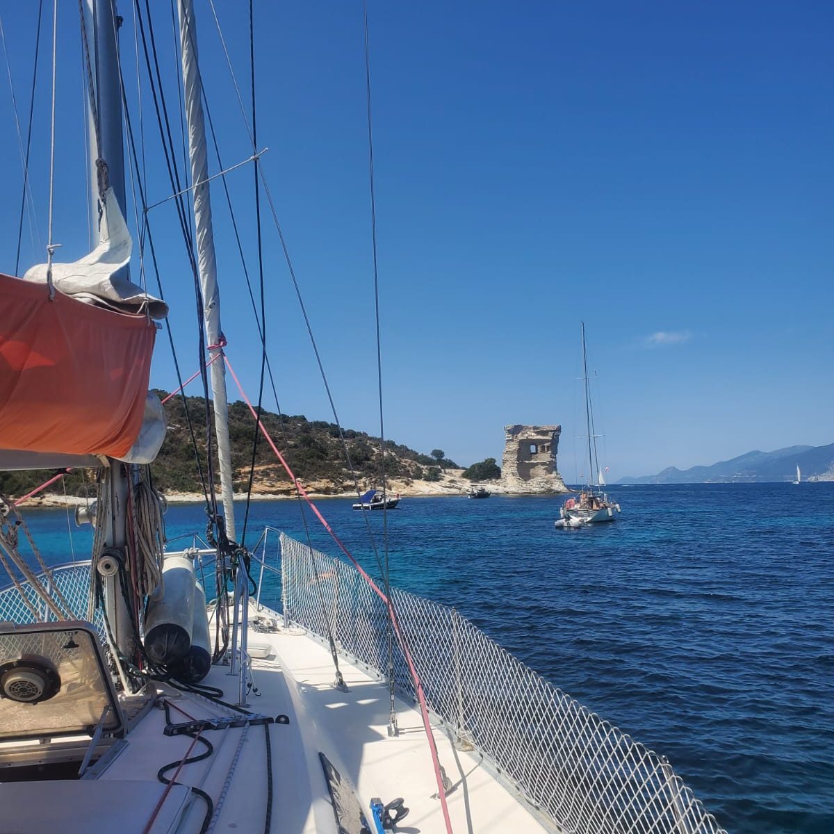 baignade eaux turquoise de la tour de Mortella 