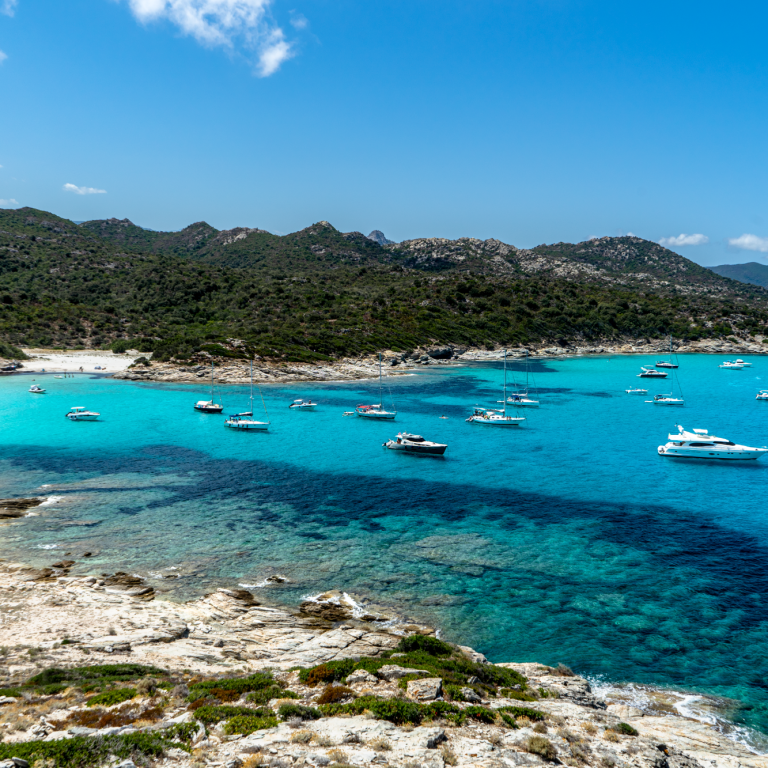 plage du Petit Lotu et vue sur le désert des Agriates