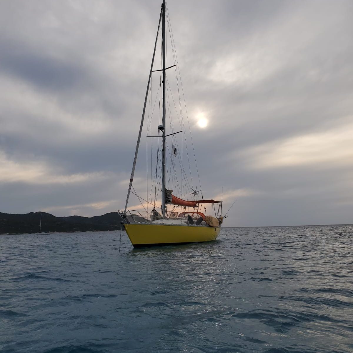 le voilier de croisière Sabali voilier sabali sur les plages du désert des agriates