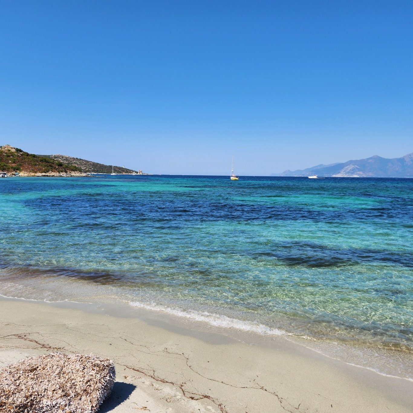eaux turquoises des plages du Désert des Agriates